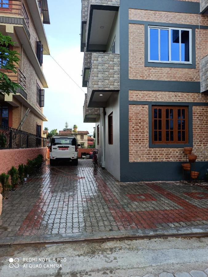 Hotel Namo Buddha Sauraha Buitenkant foto